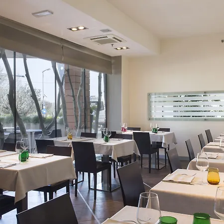 Courtyard By Marriott Venice Airport Hotel Tessera